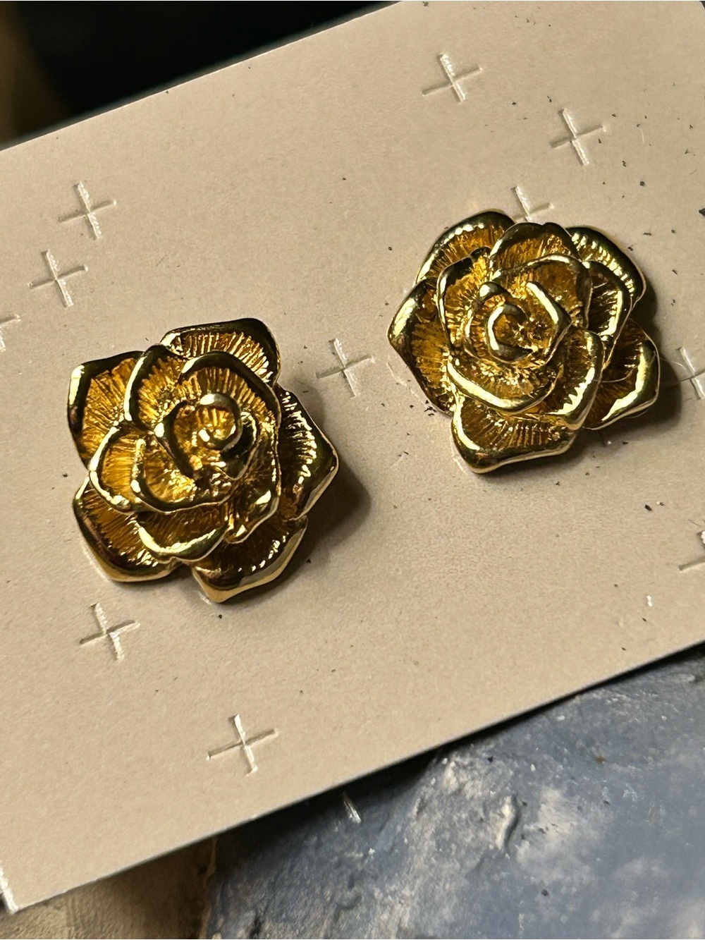 Avon Gold Rose Floral Stud Earrings pierced jewelry NWT